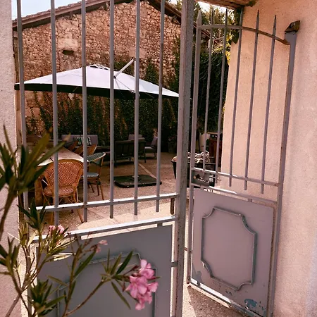 Le Patio Bleu Saint-Romain